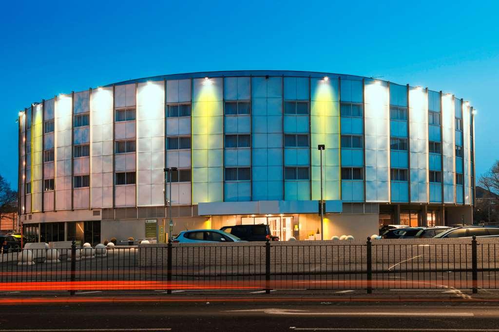 Best Western London Heathrow Ariel Hotel Hayes  Bagian luar foto